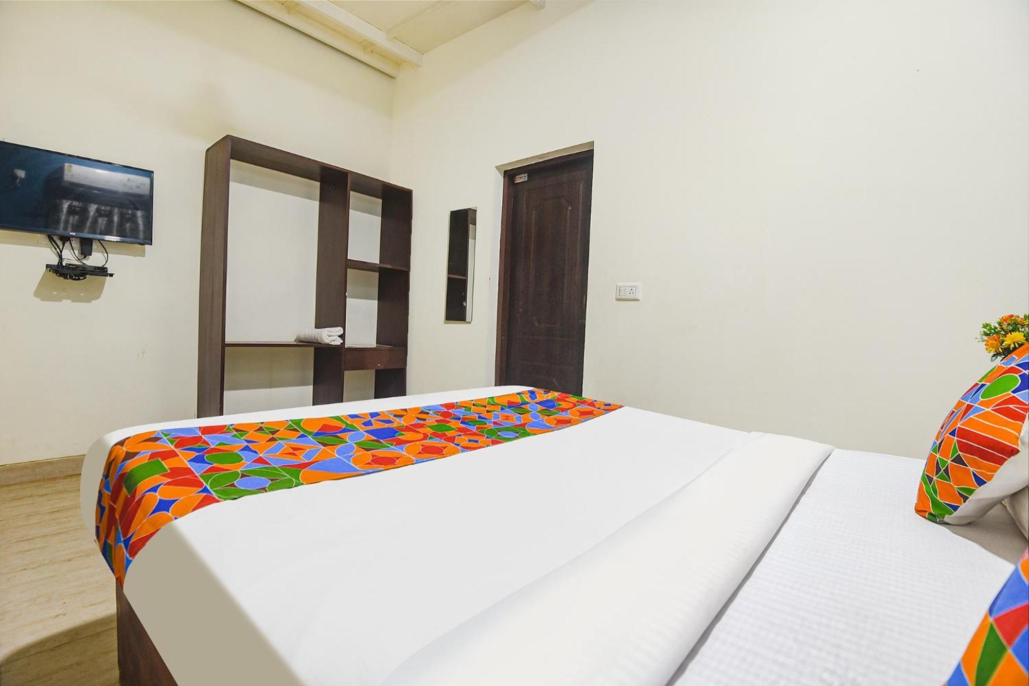 Fabhotel Rj 18 Beach Resort - Nr Baga Beach Bagian luar foto