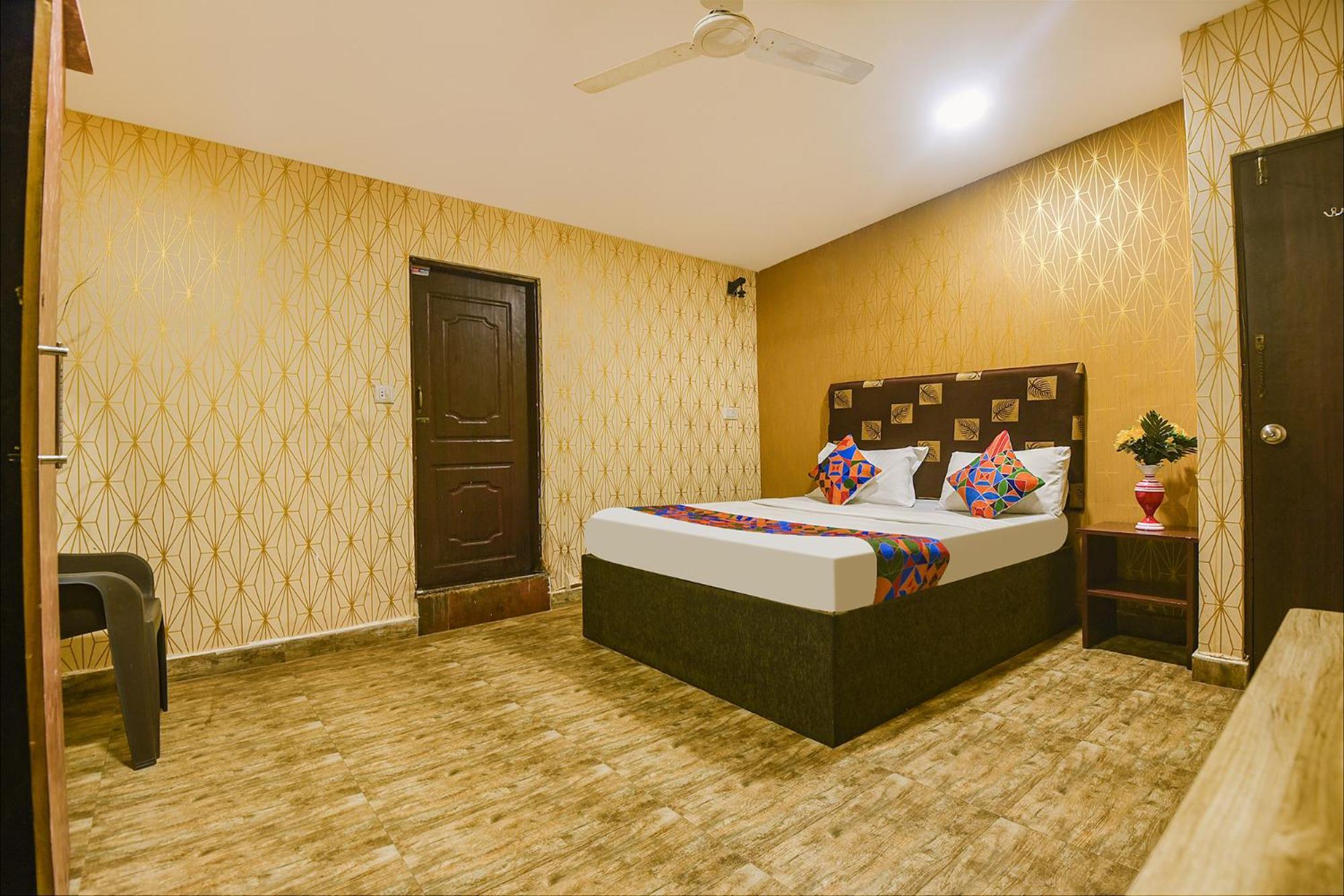 Fabhotel Rj 18 Beach Resort - Nr Baga Beach Bagian luar foto