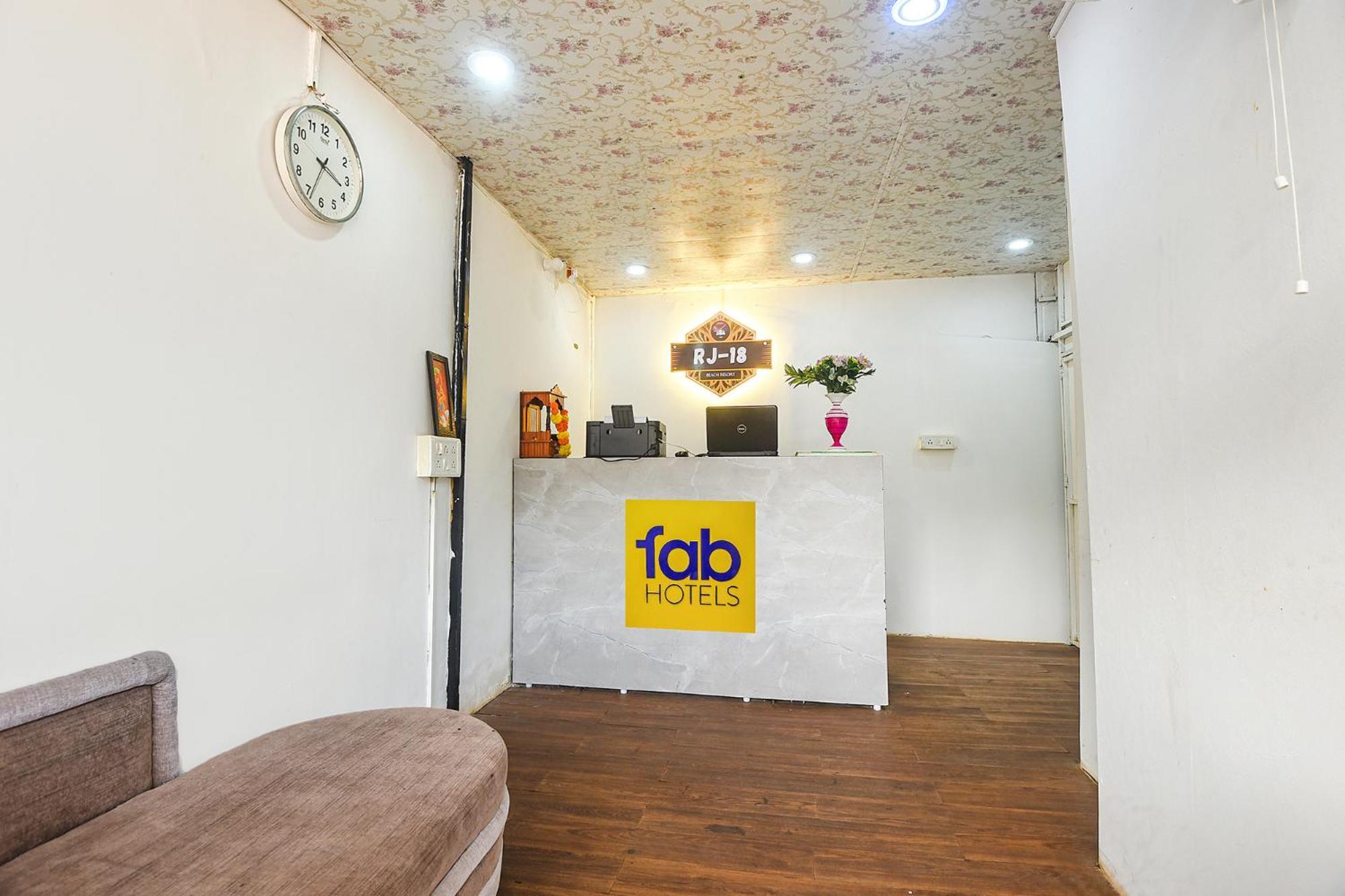 Fabhotel Rj 18 Beach Resort - Nr Baga Beach Bagian luar foto