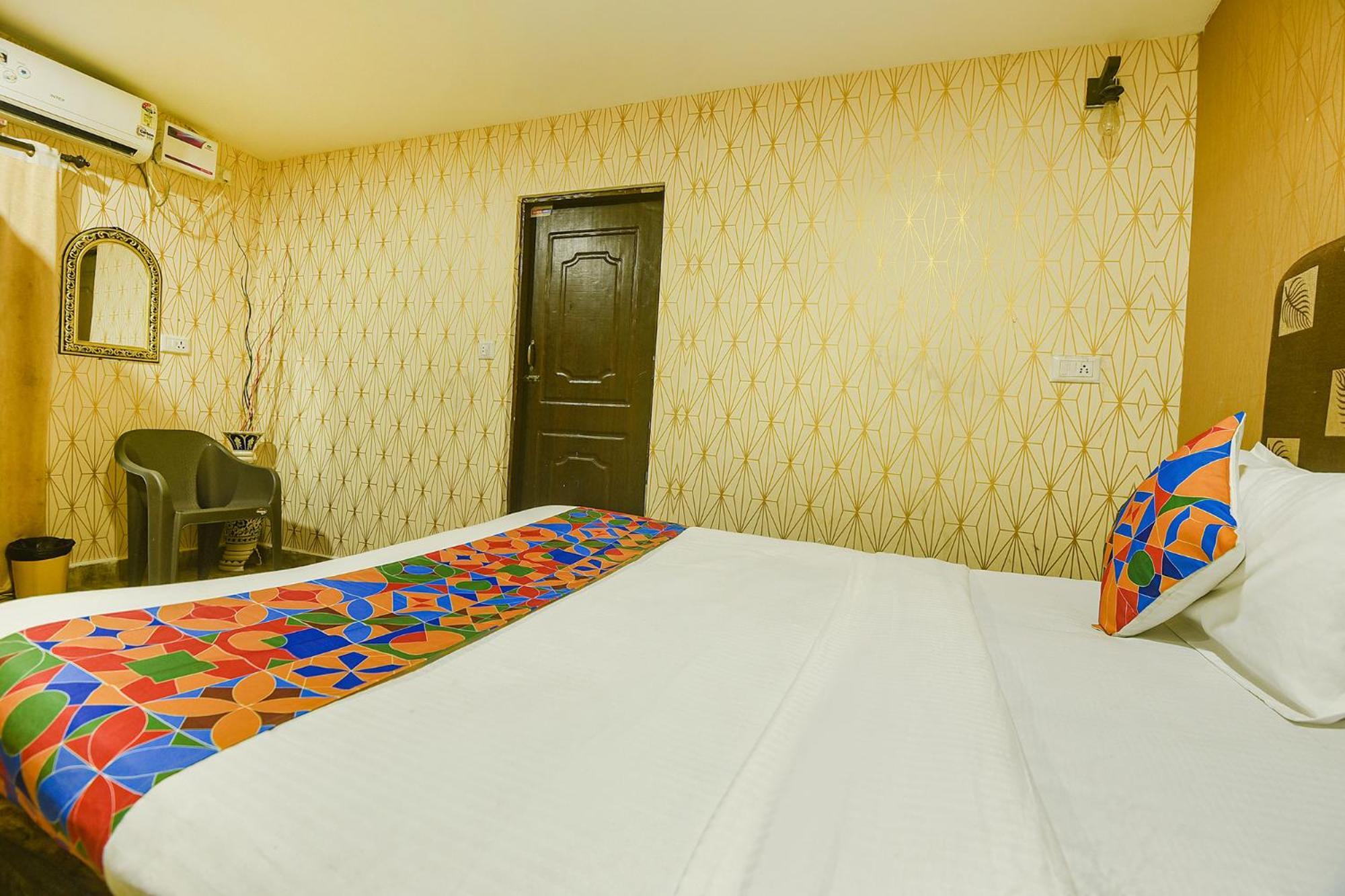 Fabhotel Rj 18 Beach Resort - Nr Baga Beach Bagian luar foto