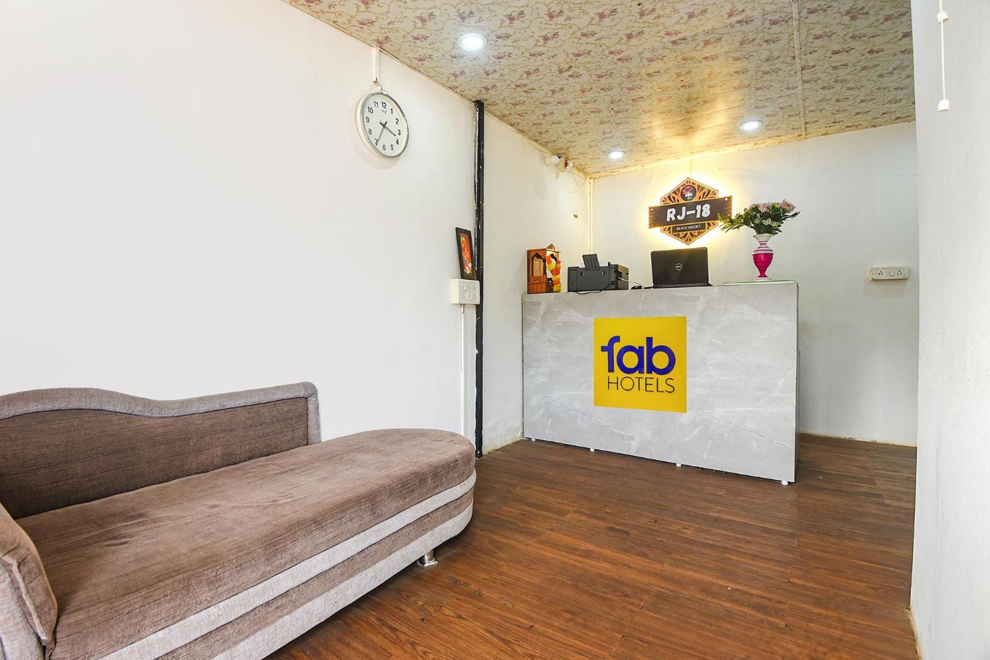 Fabhotel Rj 18 Beach Resort - Nr Baga Beach Bagian luar foto