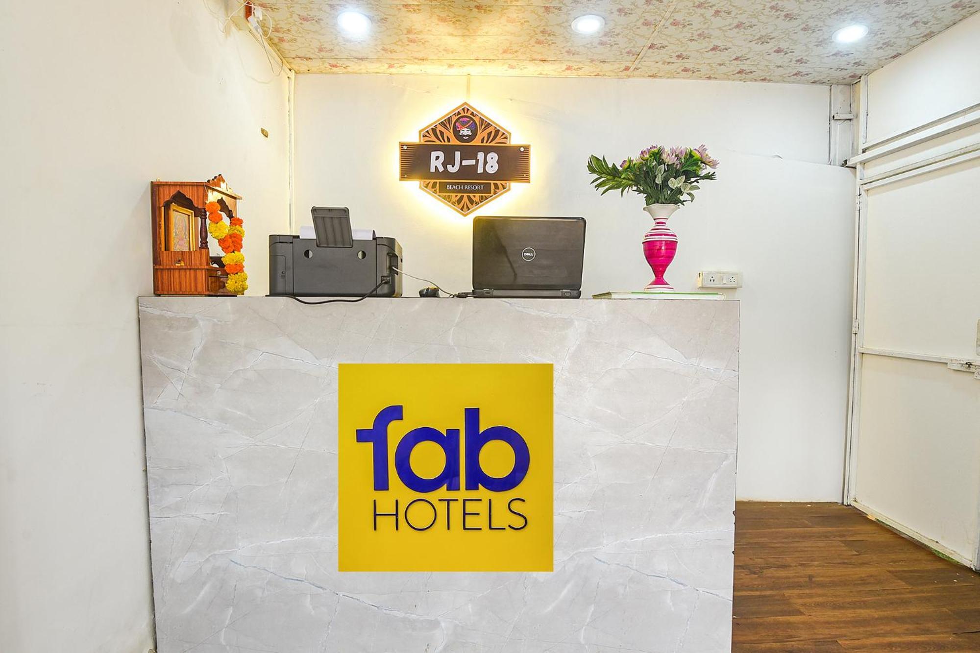 Fabhotel Rj 18 Beach Resort - Nr Baga Beach Bagian luar foto
