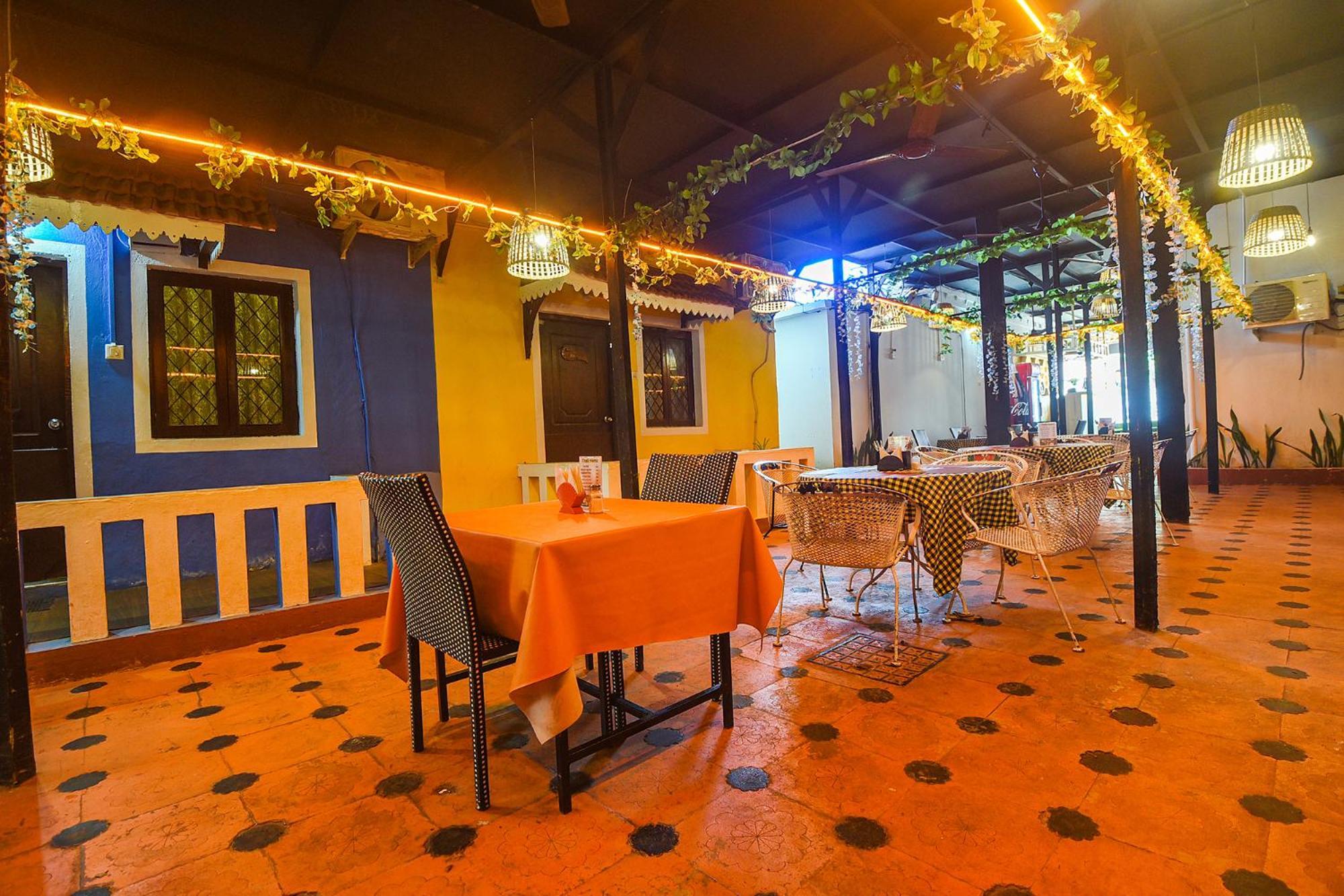 Fabhotel Rj 18 Beach Resort - Nr Baga Beach Bagian luar foto