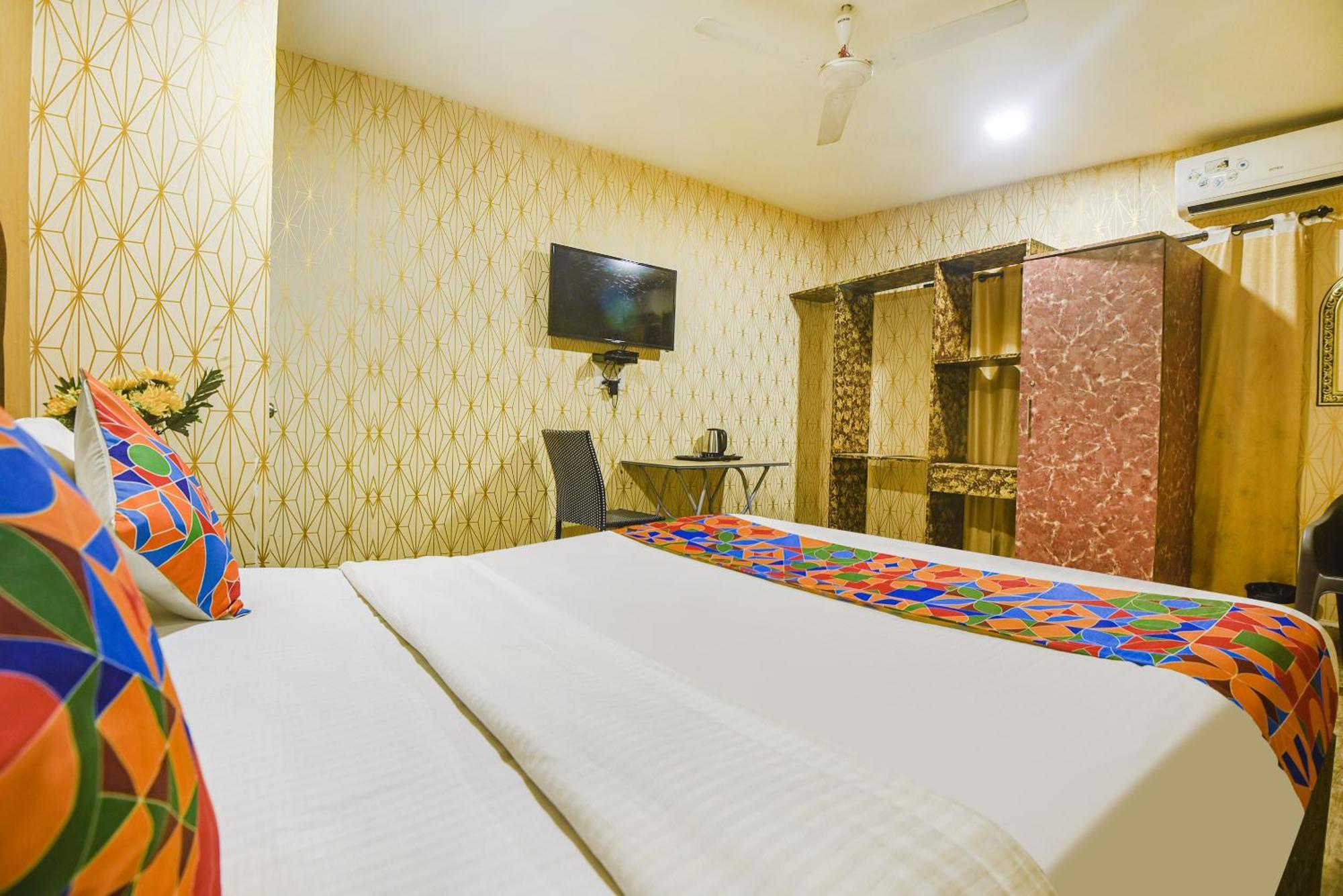 Fabhotel Rj 18 Beach Resort - Nr Baga Beach Bagian luar foto